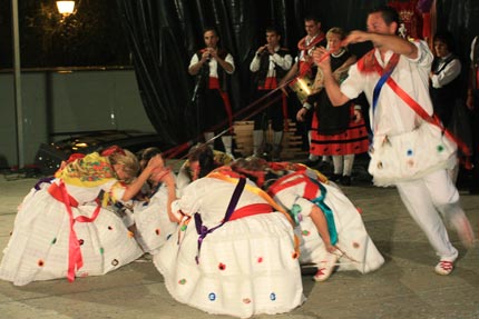 foto bailando las barras de San Vicente