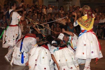 foto bailando las barras de San Vicente